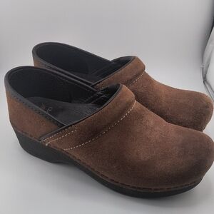 Elegant Brown Suede Women's Clogs